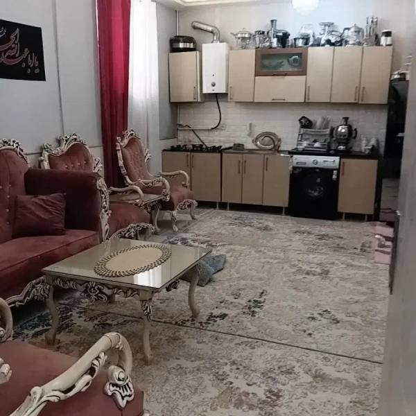                                             منزل ویلایی  جلو قواره دو طبقه ۴۵متر
                                                                                منزل ویلایی
                                        در شهرک امام حسین قم