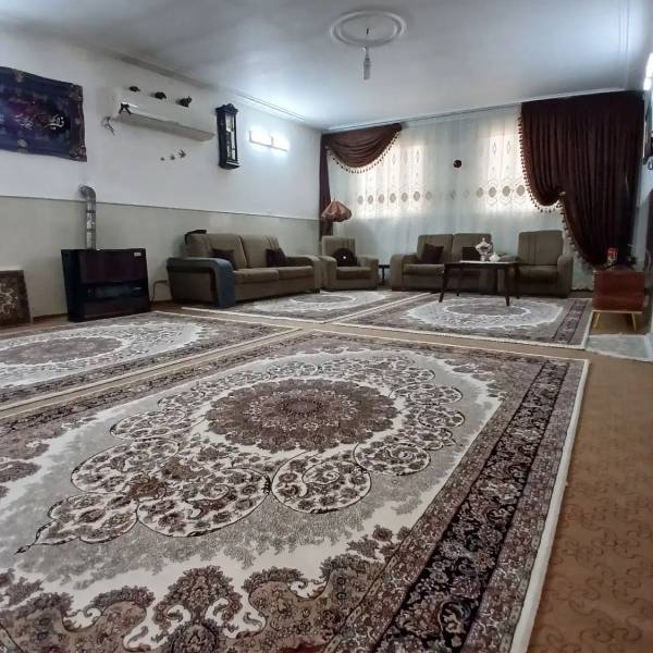                                             خانه ویلایی۳ طبقه با مغازه خوش نقشه و بزرگ در بعثت
                                                                                منزل ویلایی
                                        در شهرک امام حسین قم