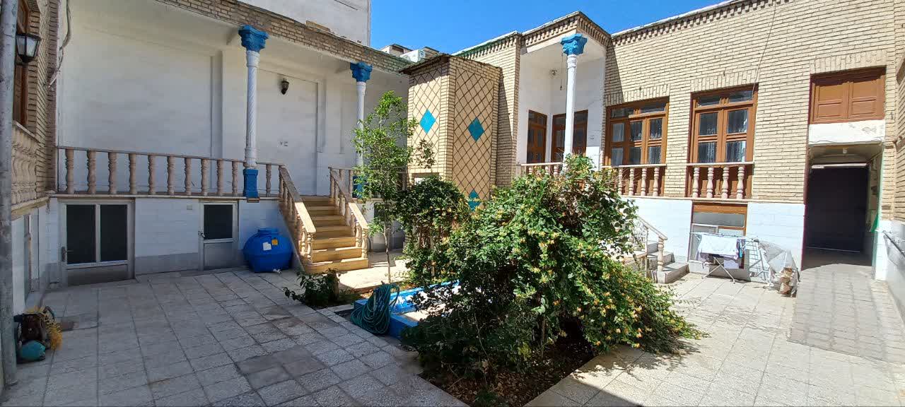                                         منزل ویلایی
                                        در معلم قم