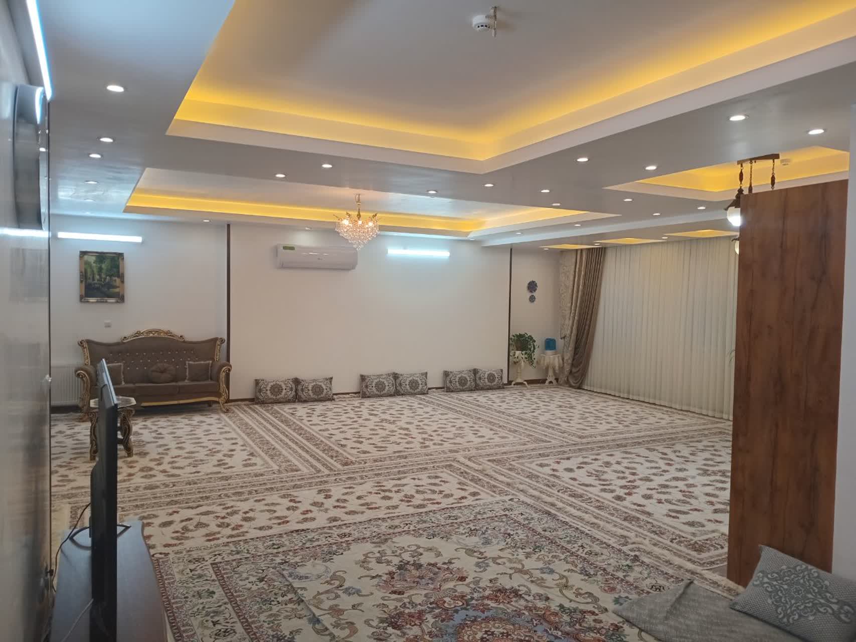                                             آپارتمان 190متر نوساز
                                                                                آپارتمان
                                        در هنرستان قم