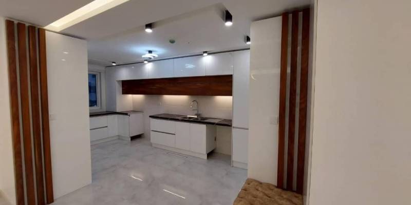                                             فروش آپارتمان لوکس 200 متری 3 خوابه
                                                                                آپارتمان
                                        در  بابلسر
