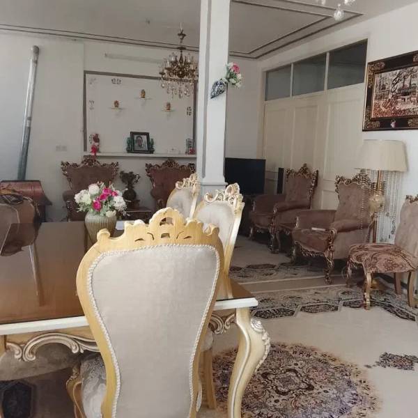                                             خانه ویلایی
                                                                                منزل ویلایی
                                        در لسانی قم