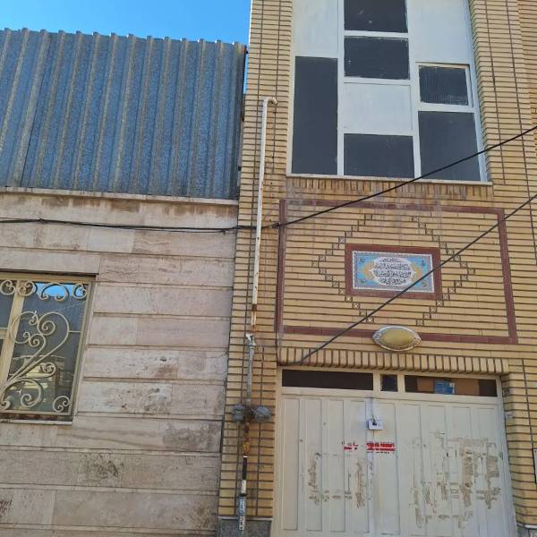                                             یک باب منزل ویلایی جنوبی
                                                                                منزل ویلایی
                                        در هفت تیر قم