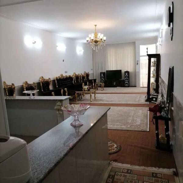 ویلایی دوطبقه همکف وبالا