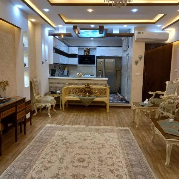                                             فروش خانه ویلایی
                                                                                منزل ویلایی
                                        در دروازه چوبی قم