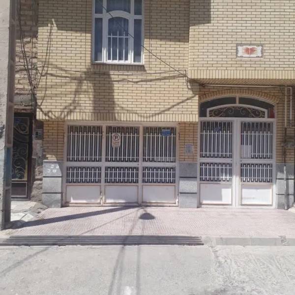                                            منزل پاسداران شرقی سلیم آبادی
                                                                                منزل ویلایی
                                        در چهل درخت‎ قم