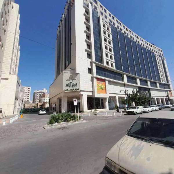                                             فروش آپارتمان لوکس در هتل 4ستاره جنب حرم رضوی
                                                                                آپارتمان
                                        در باغ کرباسی قم