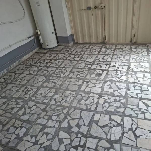                                             حیاط دار دربست تک خواب
                                                                                منزل ویلایی
                                        در  بابلسر