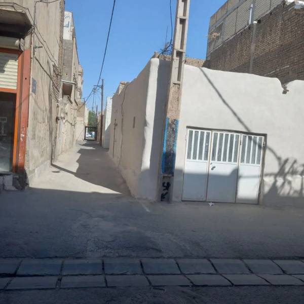                                             فروش ملک مسکونی
                                                                                منزل ویلایی
                                        در کیوانفر قم