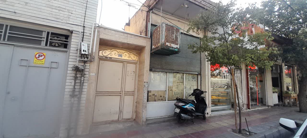ویلایی بر خیابان انقلاب