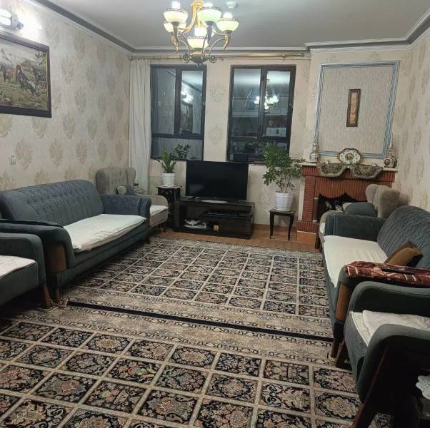                                             واحدپرنور وتمیز برخیابان اصلی
                                                                                آپارتمان
                                        در شاه سید علی قم