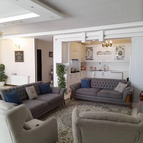                                             آپارتمان ویلایی غرق نور دلباز
                                                                                آپارتمان
                                        در جوی شور قم