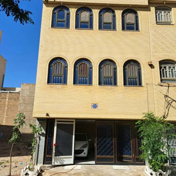                                         منزل ویلایی
                                        در زنبیل آباد قم