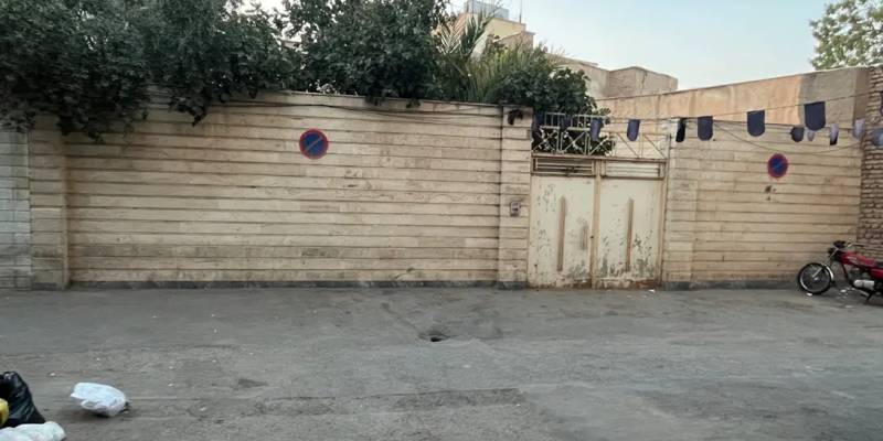                                             منزل مسکونی کوچه حرم
                                                                                منزل ویلایی
                                        در ارم قم