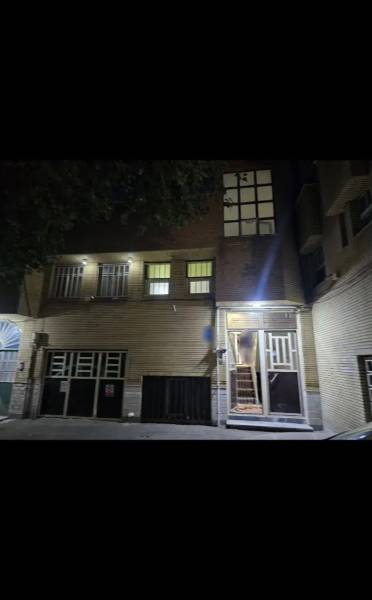                                             منزل دو طبقه ویلایی دو کله فروشی
                                                                                منزل ویلایی
                                        در انصار‌الحسین قم