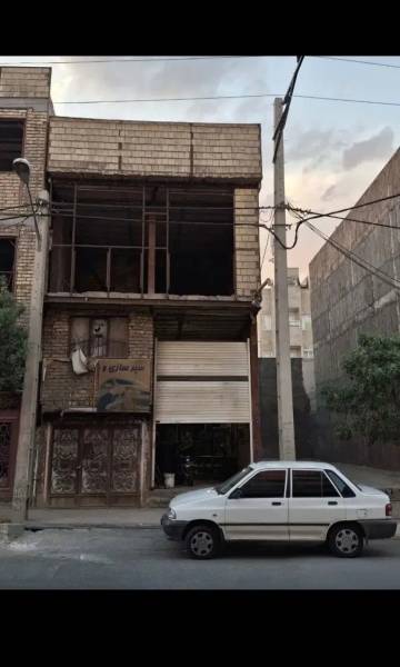                                             خانه از آجر درآمده تجاری دار
                                                                                منزل ویلایی
                                        در باغ شریفی قم