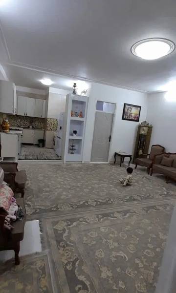                                             خونه۳ طبقه هرطبقه مجزاسند۶دنگ
                                                                                منزل ویلایی
                                        در نوبهار قم