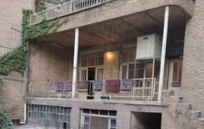                                             کلنگی
                                                                                زمین و باغ
                                        در باغ شازده قم