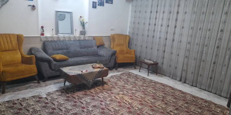                                             خانه در۳طبقه
                                                                                منزل ویلایی
                                        در شهرک امام حسین قم
