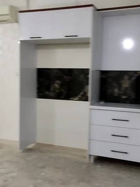                                             خانه با پارکینگ مجزا
                                                                                منزل ویلایی
                                        در باغ شریفی قم