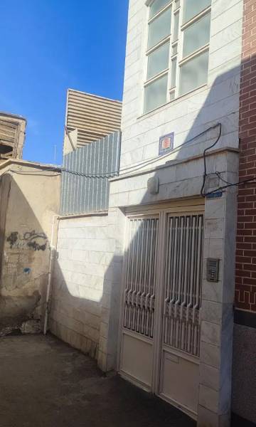                                             ویلایی سه طبقه فروش فوری
                                                                                منزل ویلایی
                                        در خاکفرج قم