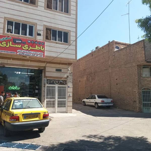                                             زمین ۱۳۶ متر سندتک برگ  با پروانه ‌ساخت در کلهر
                                                                                زمین و باغ
                                        در کاسه گران قم