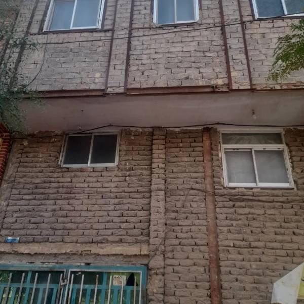                                             منزل ۱۰۰ متری در سه طبقه
                                                                                منزل ویلایی
                                        در شهرک امام حسن قم