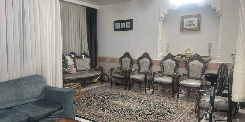                                             فروش منزل مسکونی یاتعویض با آپارتمان سه خوابه باجک
                                                                                منزل ویلایی
                                        در انصار‌الحسین قم
