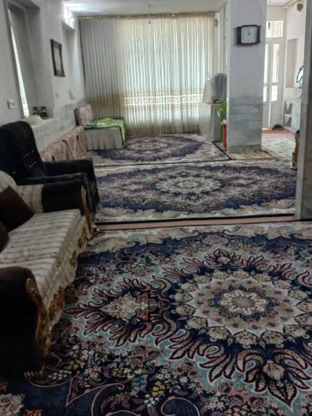                                             منزل مسکونی  حیاط دار ۲ طبقه راه جدا
                                                                                منزل ویلایی
                                        در خاکفرج قم