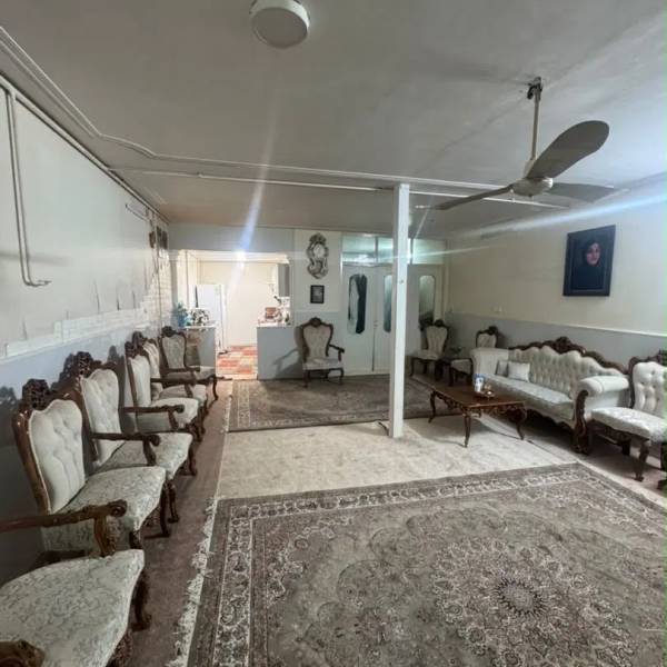                                             خانه مسکونی دو طبقه ششدانگ
                                                                                منزل ویلایی
                                        در زاویه قم