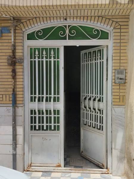 فروش خانه ویلایی ومغازه وپارکینگ ماشین