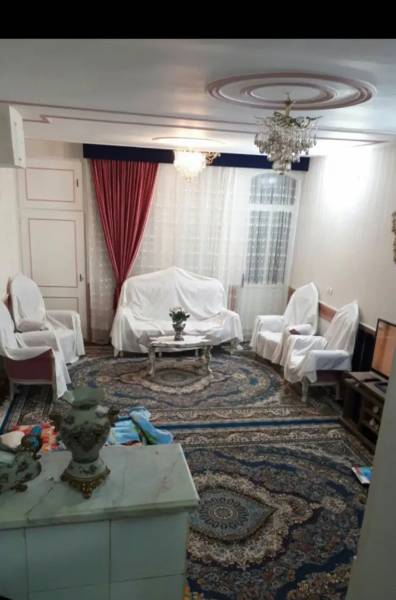                                             دو ونیم طبقه جنوبی تمیز.فروش فوری(جمهوری،توحید)
                                                                                منزل ویلایی
                                        در باغ شریفی قم