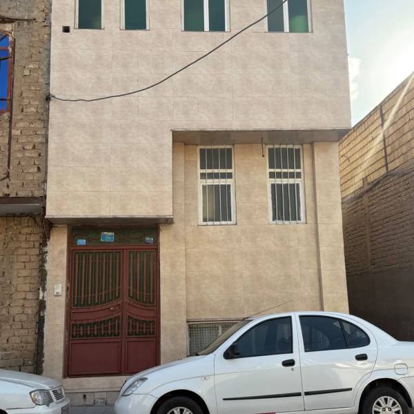 خانه ۳ طبقه، همکف حیاطدار با ورودی جدا