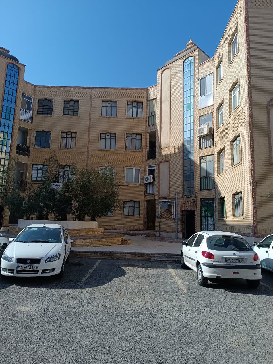                                         آپارتمان
                                        در شهرک ایثار قم