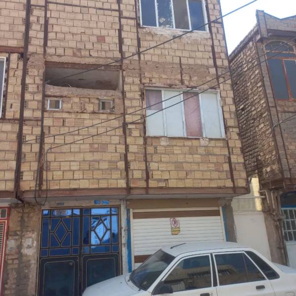                                             خونه ۶۰متردوطبقه صداقت۸
                                                                                منزل ویلایی
                                        در ولیعصر قم