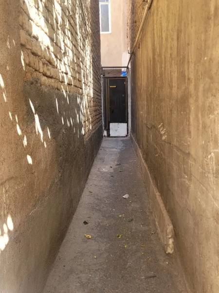 خانه دوطبقه پشت قواره